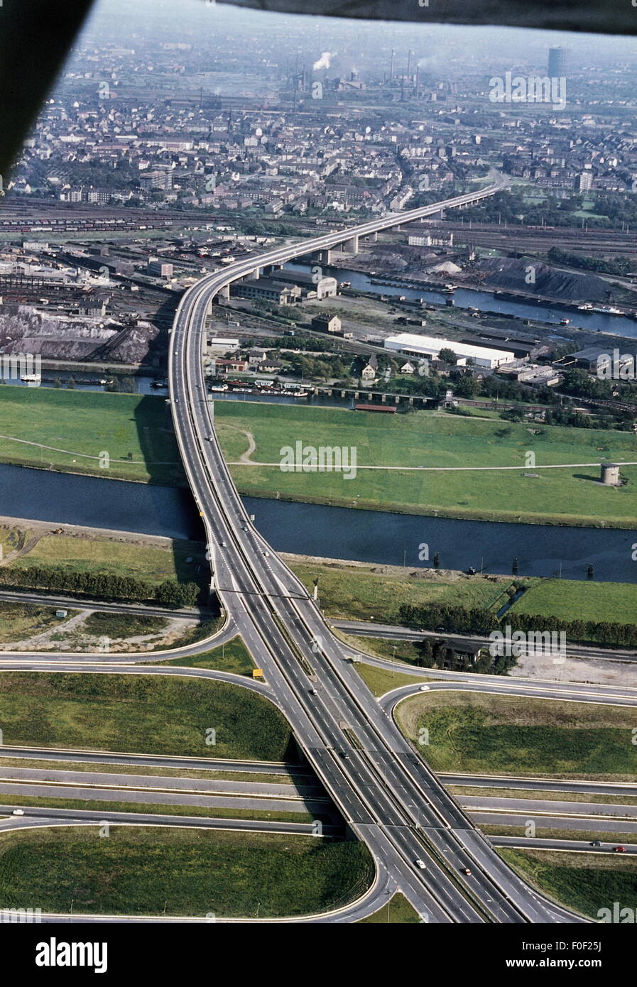 geography / travel,Germany,North Rhine-Westphalia,transport / transportation,of the Ruhrschnellweg from the bird's-eye view,circa 1970,motorway,expressway,motorways,motorway A40,tangent,tangents,main transportation channel,main transportation channels,Ruhr area,Ruhr Valley,motor highway,motor highways,congested urban area,conurbation,agglomeration area,congested urban areas,conurbations,agglomeration areas,road axis,infrastructure,longdistance traffic,arterial road,trunk road,road traffic,volume of traffic,traffic volume,aerial p,Additional-Rights-Clearences-Not Available Stock Photo
