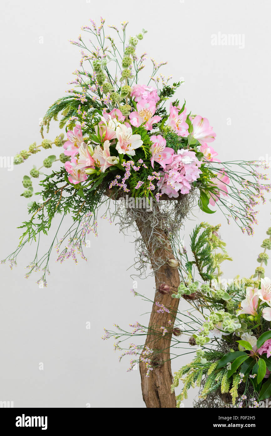 Rose flower arrangement church hi-res stock photography and images - Alamy