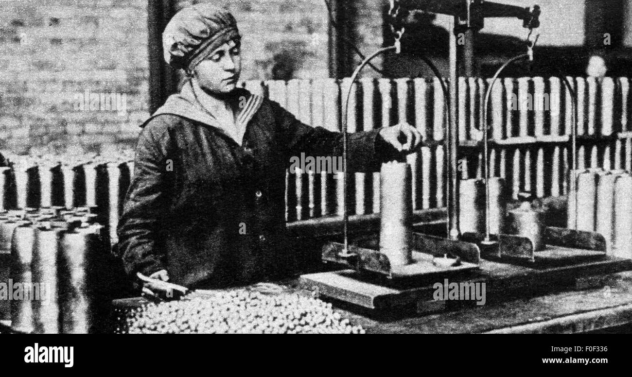 Ww2 Shell Making Machine Artillery shell manufacturing hi-res stock photography and images - Alamy