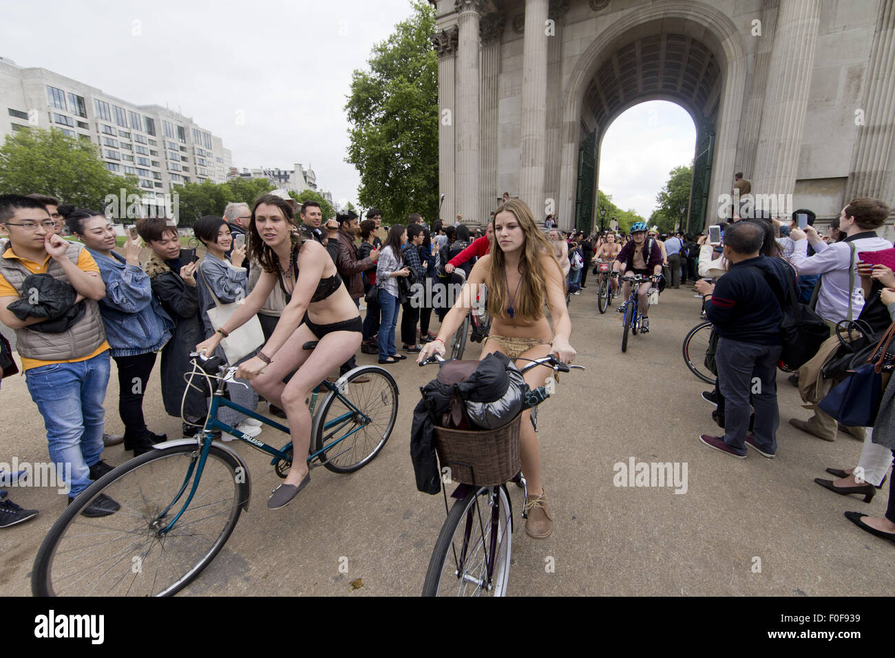 London world naked bike ride 2015 World Naked Bike Ride in London, beginning in Hyde Park Featuring:  Atmosphere Where: London, United Kingdom When: 13 Jun 2015 Stock Photo -  Alamy