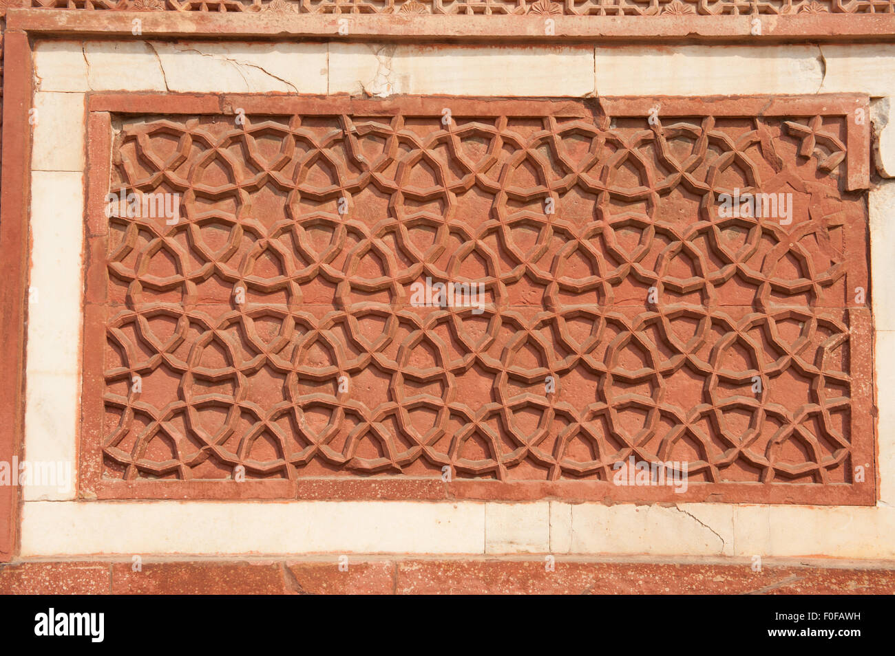 Agra fort, Utar Pradesh, India. Red sandstone inlaid decorative panel with geometric design of interlocking dodecagons (twelve-sided shapes) Stock Photo