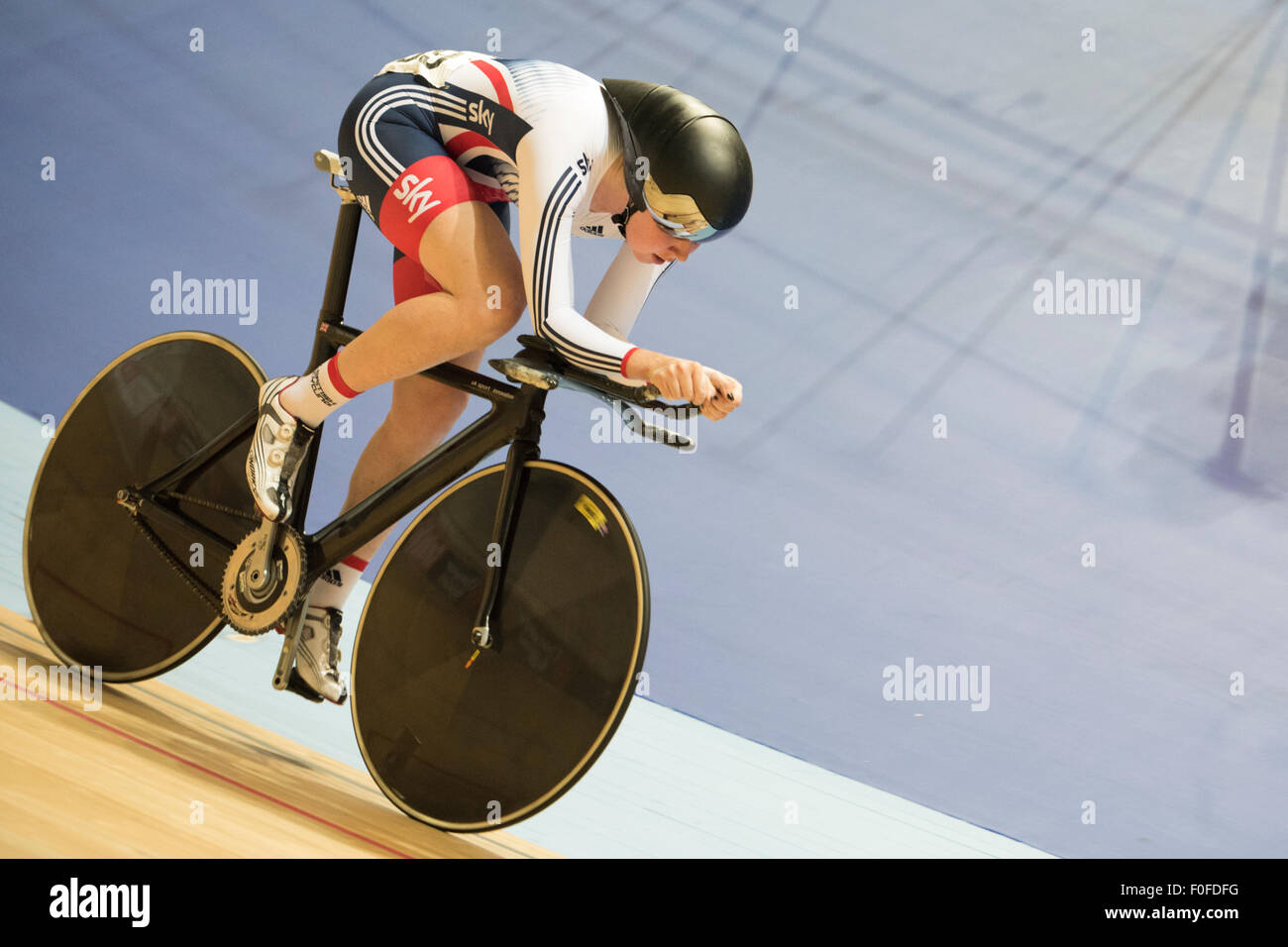 Derby, UK. 14th Aug, 2015. Katie Archibald competes in the individual pursuit at the Revolution Series at Derby Arena, Derby, United Kingdom on 14 August 2015. The Revolution Series is a professional track racing series featuring many of the world's best track cyclists. This event, taking place over 3 days from 14-16 August 2015, is an important preparation event for the Rio 2016 Olympic Games, allowing British riders to score qualifying points for the Games. Credit:  Andrew Peat/Alamy Live News Stock Photo