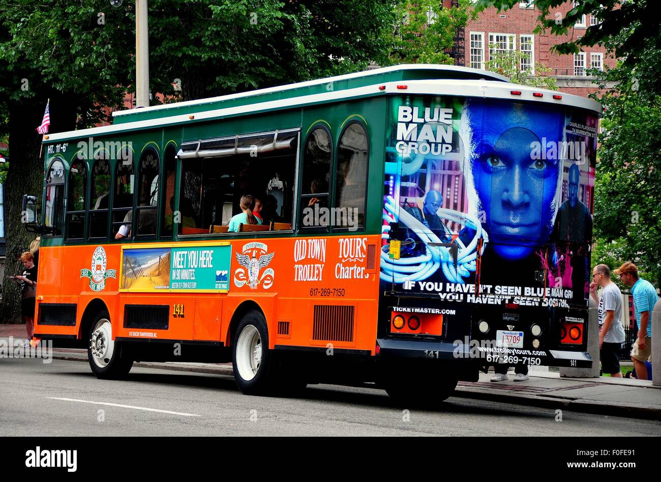 Boston, Massachusetts:  Old Town Trolley tourist bus stops to pick up passengers on Beacon Street Stock Photo