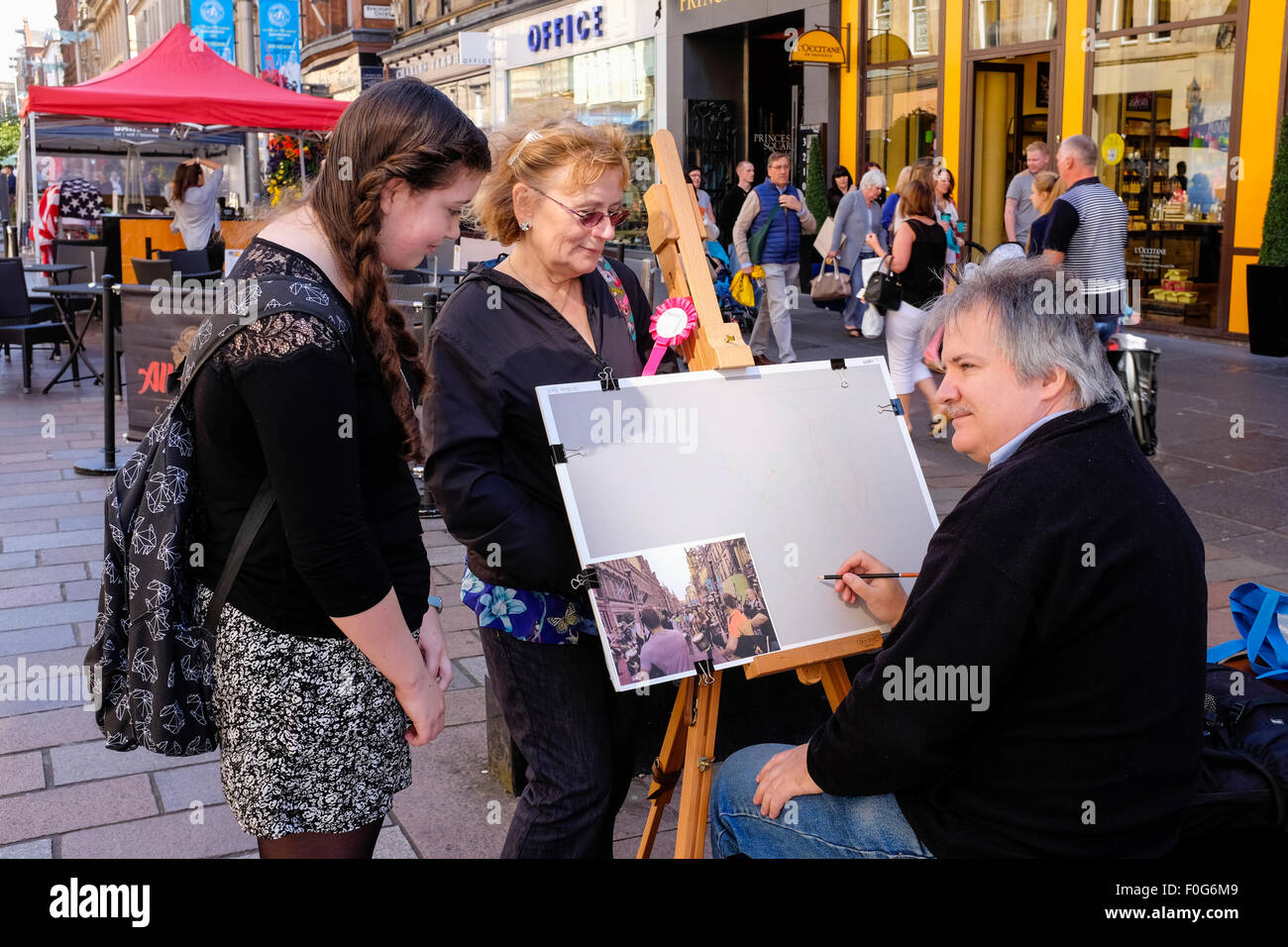 Glasgow, Scotland, UK. 15th Aug, 2015. Almost 150 artists came to Glasgow to take part in the "Rapid Painter" art competition with the aim being to make a painting capturing the spirit of Glasgow city, completed in 1 day. The artists attracted a lot of curiosity and interest from tourists and locals, when they set up in various locations about the city. All the completed works will go on exhibition on Sunday 16 August at the Royal Concert Hall, Sauchiehall Street, Glasgow when many of the paintings will be for sale. Credit: Findlay/Alamy Live News Stock Photo
