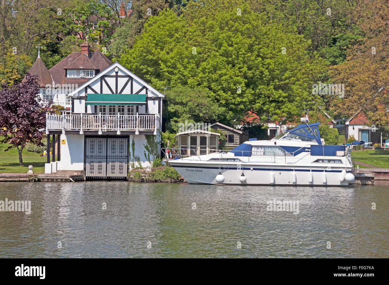 Caversham, Reading, Boat House, River Thames, Berkshire Stock Photo Alamy