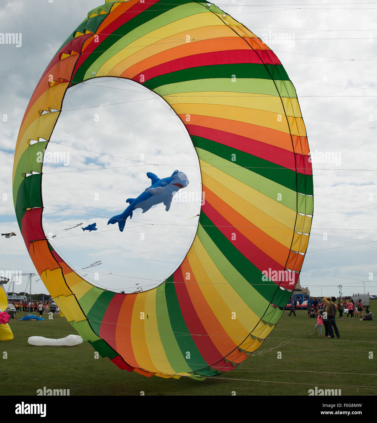 Rotating kite hires stock photography and images Alamy