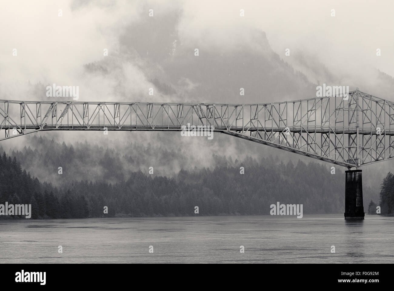Bridge of the Gods, Columbia River, Oregon Stock Photo - Alamy