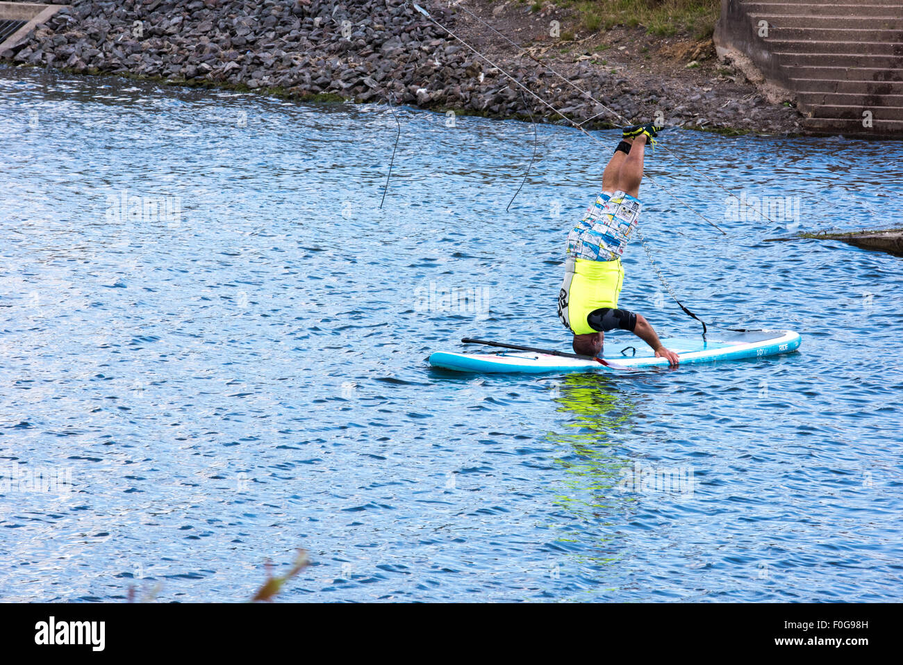 How to do a headstand hires stock photography and images Alamy