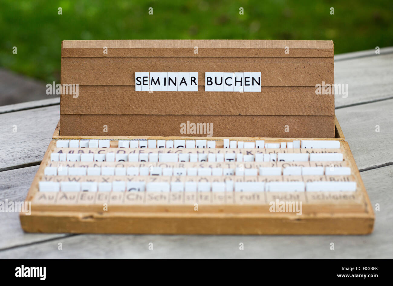 a letterbox with the german text: 'Seminar buchen' (book seminar) Stock Photo