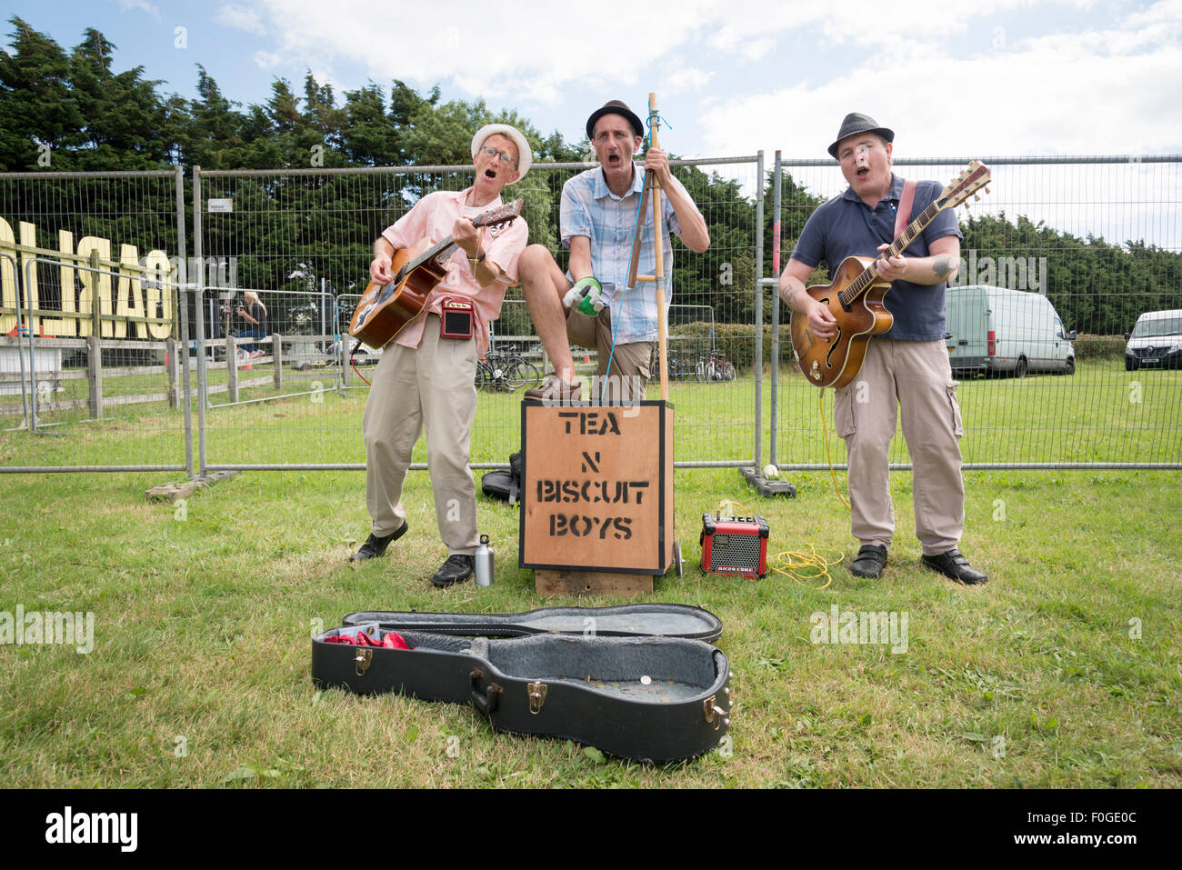 Newchurch, Isle of Wight, UK. 15th Aug, 2015. The Tea and Biscuit Boys busk at the Isle of Wight Garlic Festival, the Island’s biggest summer food fair and entertainment event. The festival celebrates the famous garlic grown on the Island and other local foods, crafts, music and family entertainment. Credit: Julian Eales/Alamy Live News Stock Photo