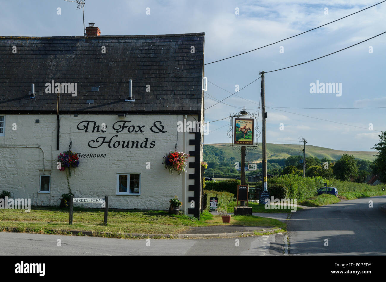 The Fox and Hounds Pub, Uffington, Oxfordshire, England, UK Stock Photo