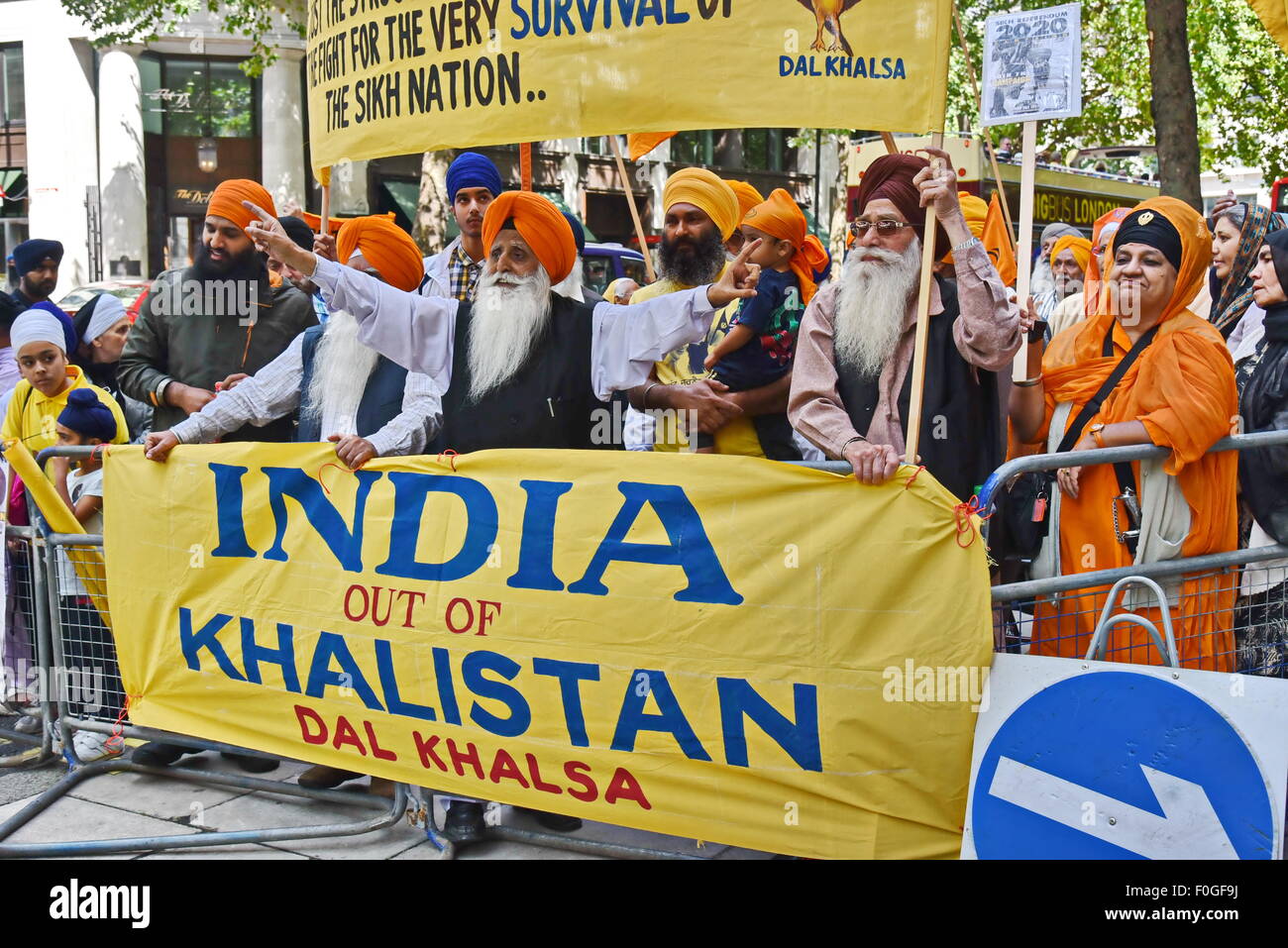 London, UK, 15th Aug 2015 : Dal Khalsa UK of the Sikh's community protest is in support of Bapu Surat Singh Ji, Khalsa on hunger strike for over 200 days in India Kashmir to demand his freedom now, support by Kashmiris United For Khalistan and Kashmir's Freedom London outside Indian High Commission London. Photo by Credit: See Li/Alamy Live News Stock Photo