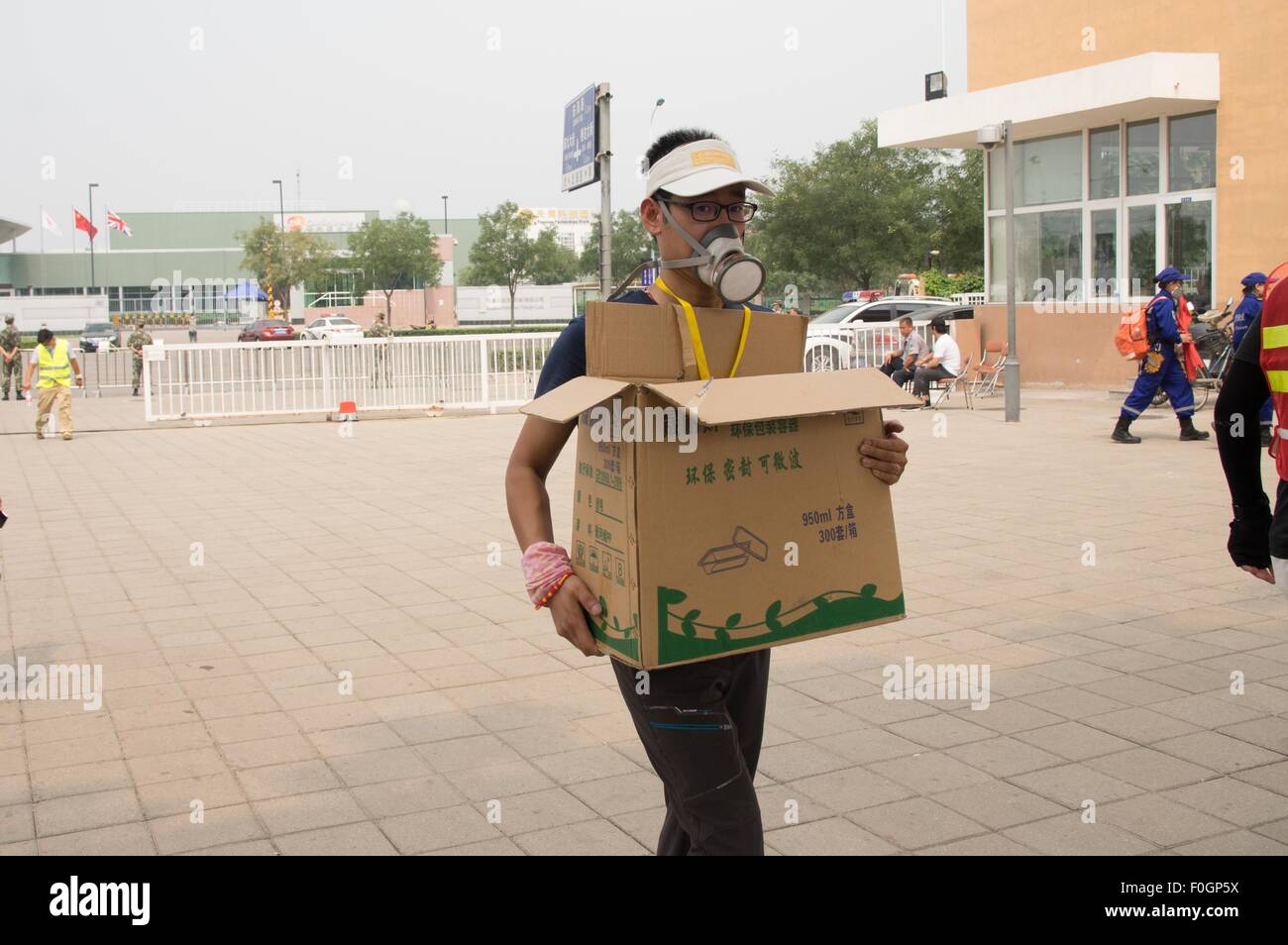China. 15th Aug, 2015. A volunteer with gas mask to protect himself from the toxic gas seen at the temporary refugee camp. The death toll has risen to 104. Local authority starts to evacuate local residents from the temporary camp located at a local school near the blast zone as they extend the exclusion zone to 3 km from where the explosion happened as poison air which could cause cancer is being detected. © Geovien So/Pacific Press/Alamy Live News Stock Photo