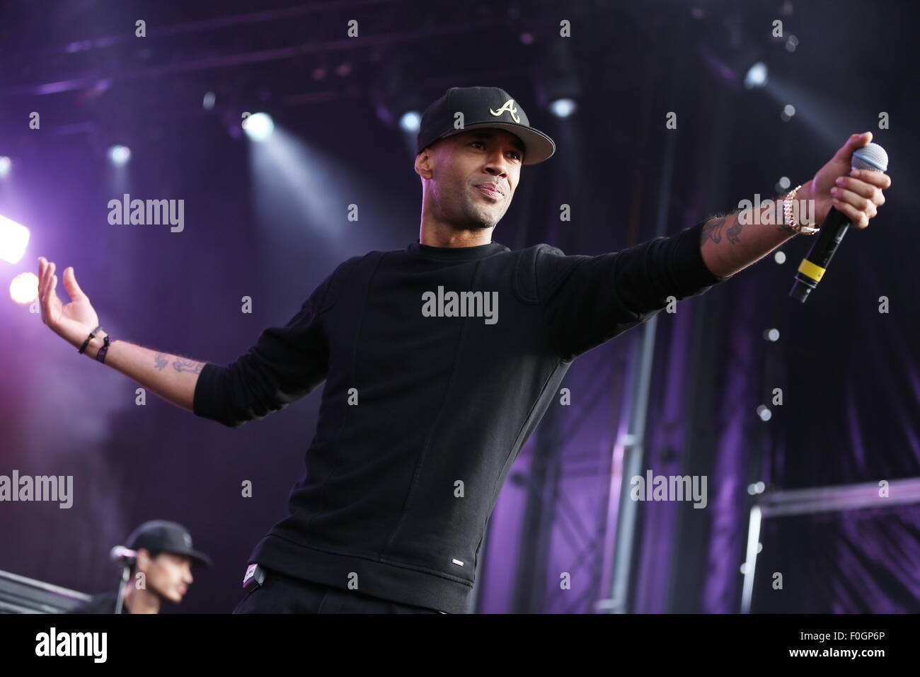 Betley, Cheshire, UK. 15th August, 2015. Dutch rapper Dennis Princewell Stehr, better known as