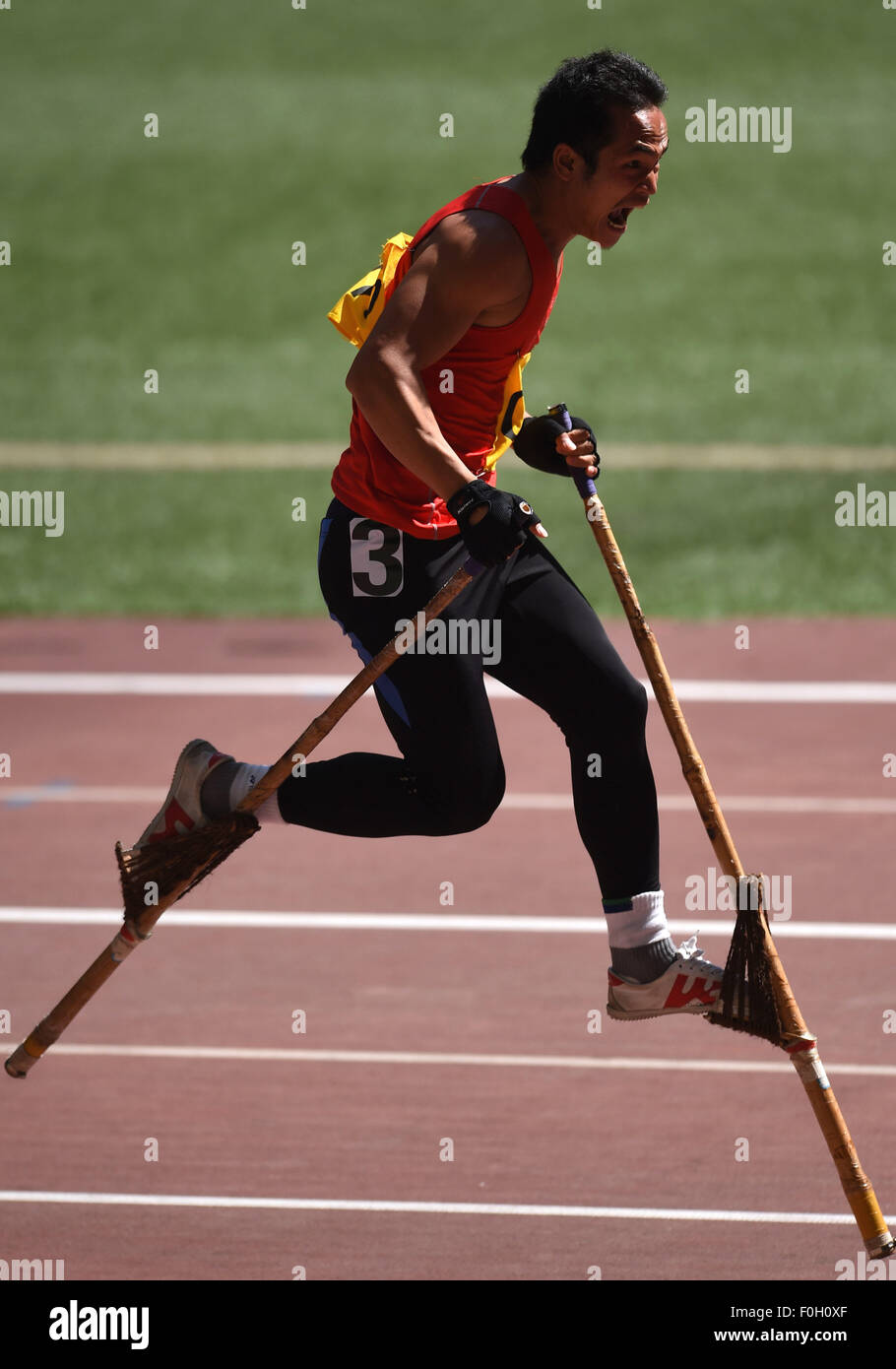 Ordos, China's Inner Mongolia Autonomous Region. 16th Aug, 2015. An athlete from southwest China
