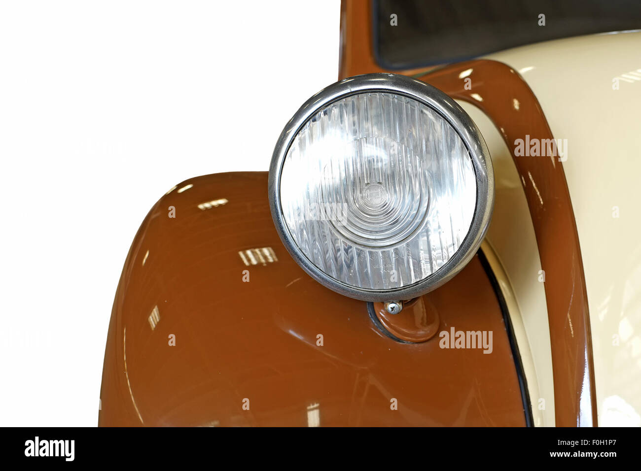 headlight of the old vintage classic car Stock Photo - Alamy