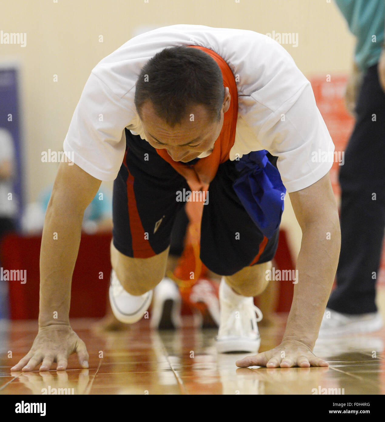 Mens tug of war hi-res stock photography and images - Alamy