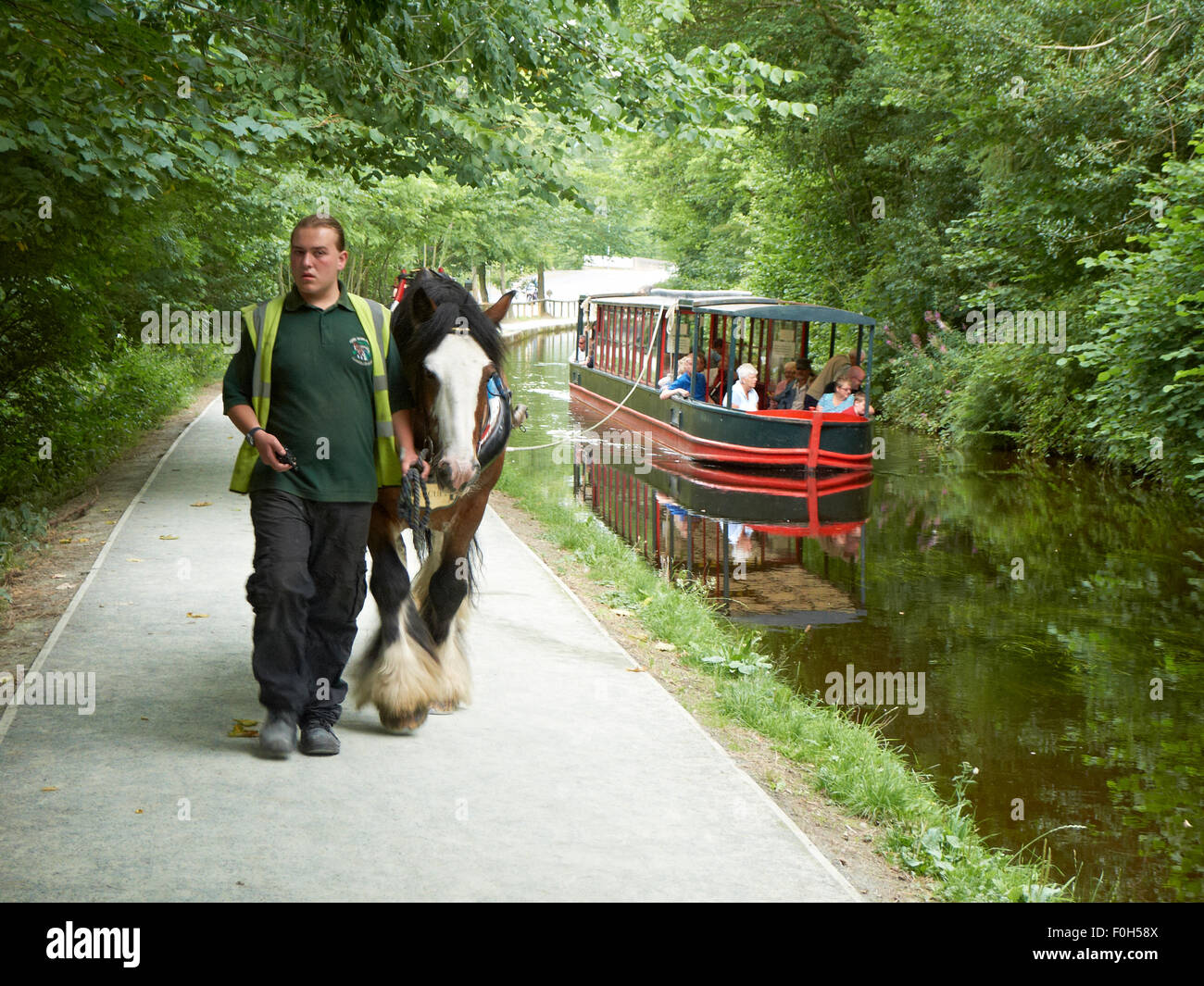 Horses pulling boat hires stock photography and images Alamy