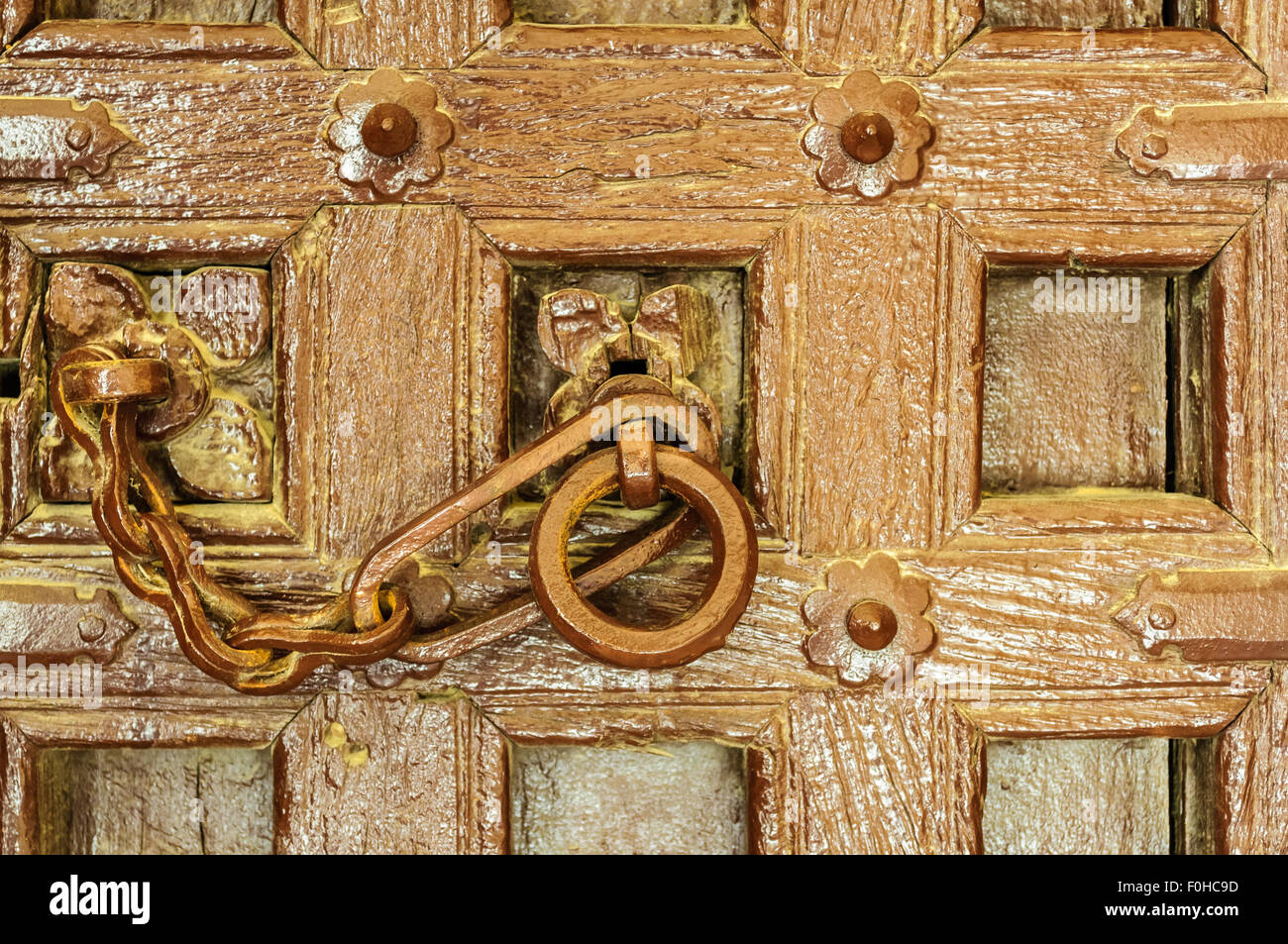 Old ancient indian carved door hi-res stock photography and images - Alamy