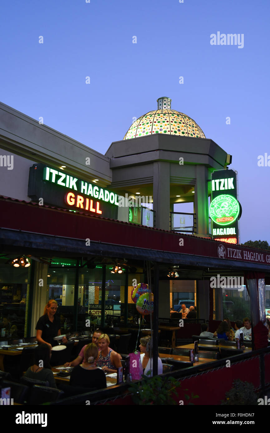 USA California CA Encino San Fernando Valley Ventura Blvd Boulevard Itzik Hagadol restaurant at night Stock Photo