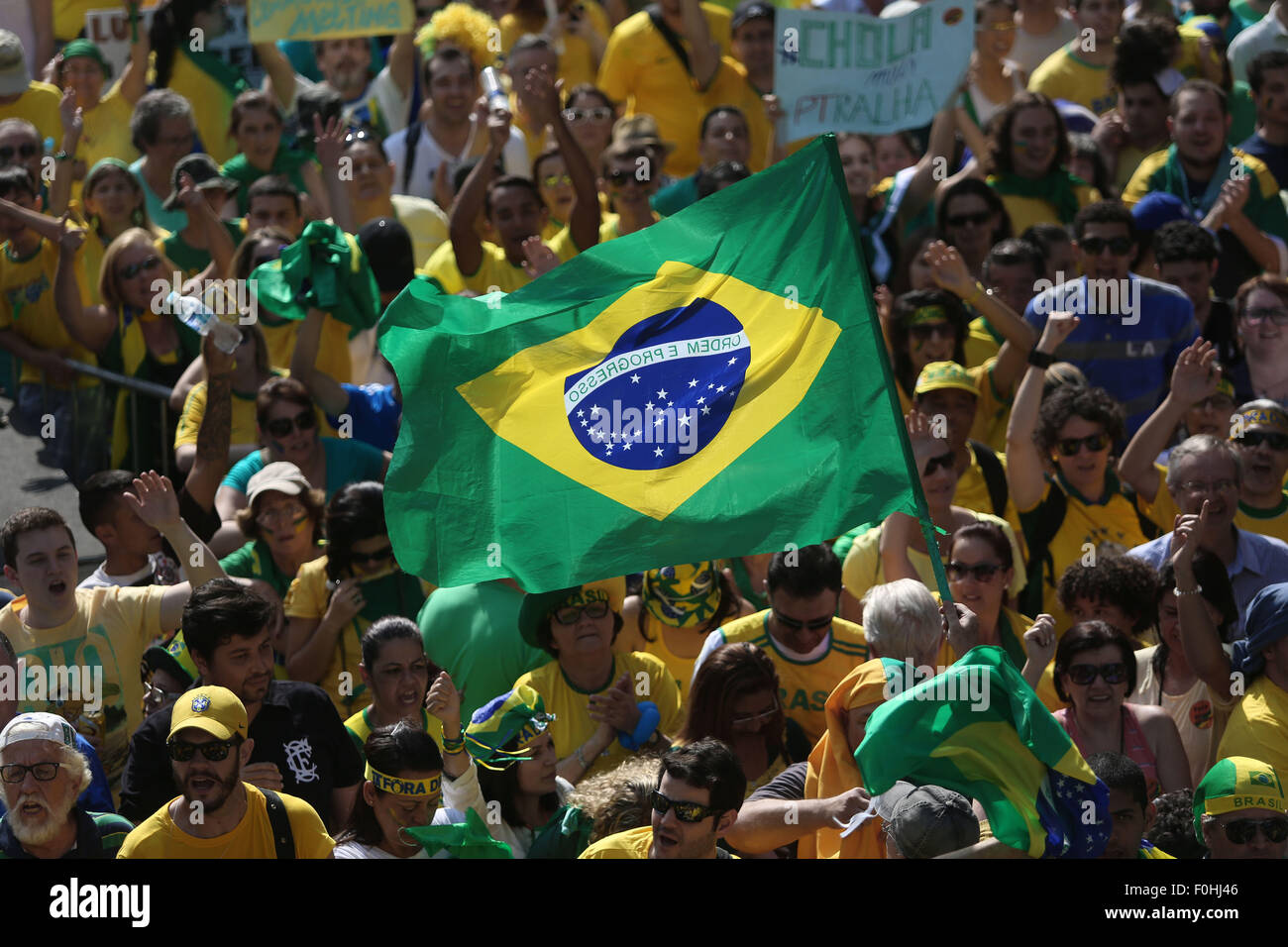 Sao Paulo, Brazil. 16th Aug, 2015. Demonstrators take part in a protest against the corruption scandal in Petrobras and demand for the impeachment of Brazil's President Dilma Rousseff, in Sao Paulo, Brazil, on Aug. 16, 2015. According to local press, the anti-government protests were carried out at least in 200 cities around the country. © Rahel Patrasso/Xinhua/Alamy Live News Stock Photo