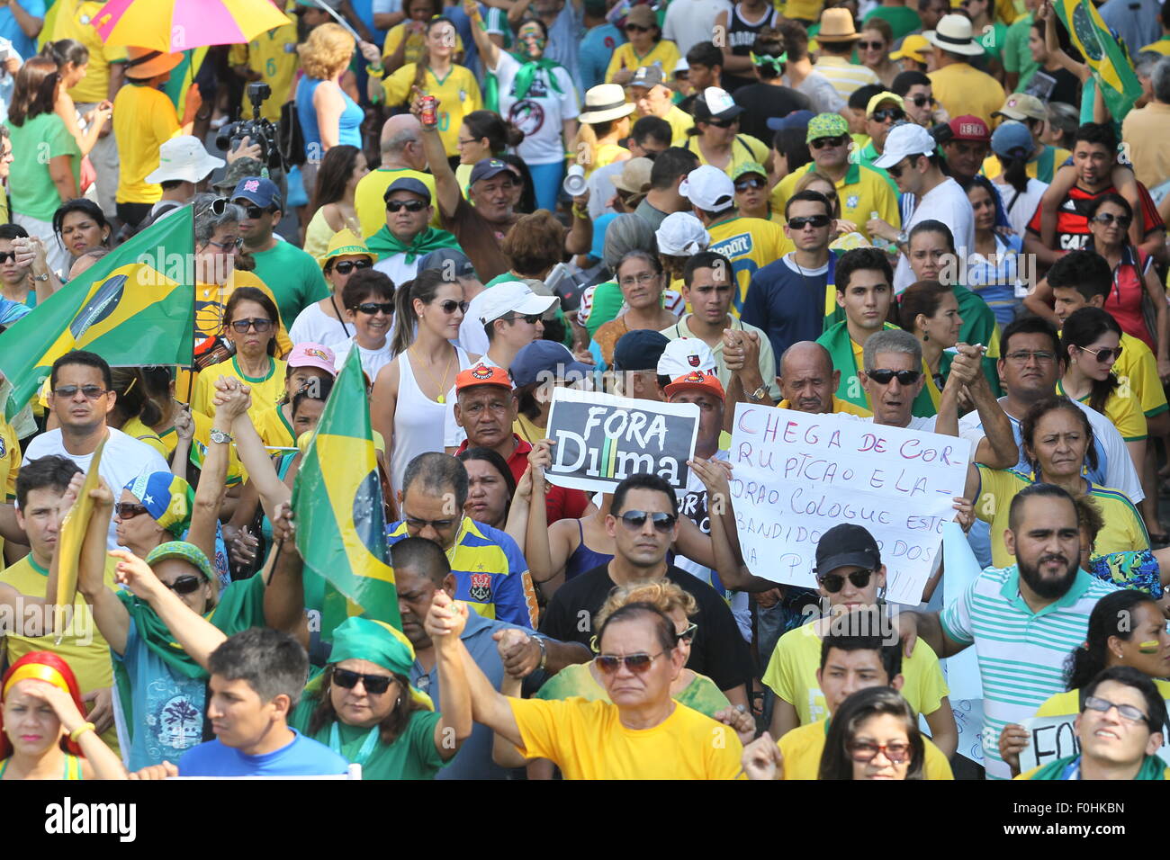 Manaus, Brazil. 16th August, 2015. Manifestação contra o governo da presidete Dilma Rousseff e o PT, realizado na Praça do Congresso, centro histórico de Manaus. (Foto: Danilo Mello/Foto Amazonas) Manaus, Brazil. 16th August, 2015. Demonstration against the presidete government Dilma Rousseff and the PT, held in Congress Square, the historic center of Manaus. (Photo: Danilo Mello / Photo Amazonas) Credit:  Danilo Mello/Alamy Live News Stock Photo