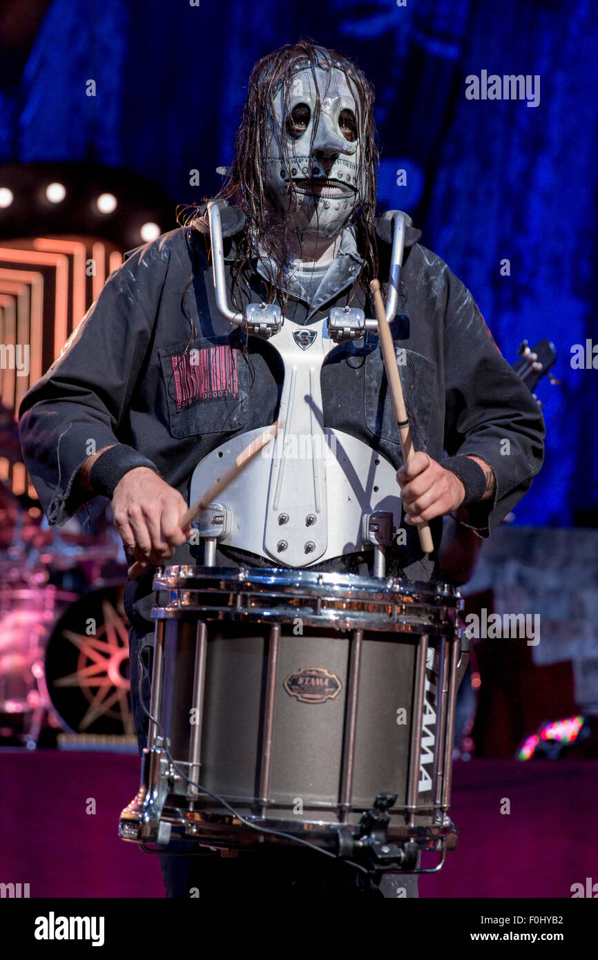Tinley Park, Illinois, USA. 15th Aug, 2015. Percussionist CHRIS FEHN of