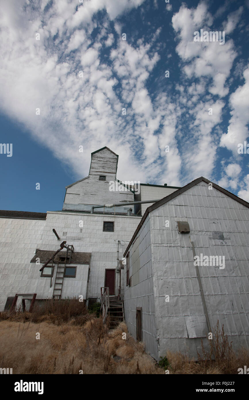 Wooden Grain Elevator in Manitoba Canada Prairie Stock Photo Alamy