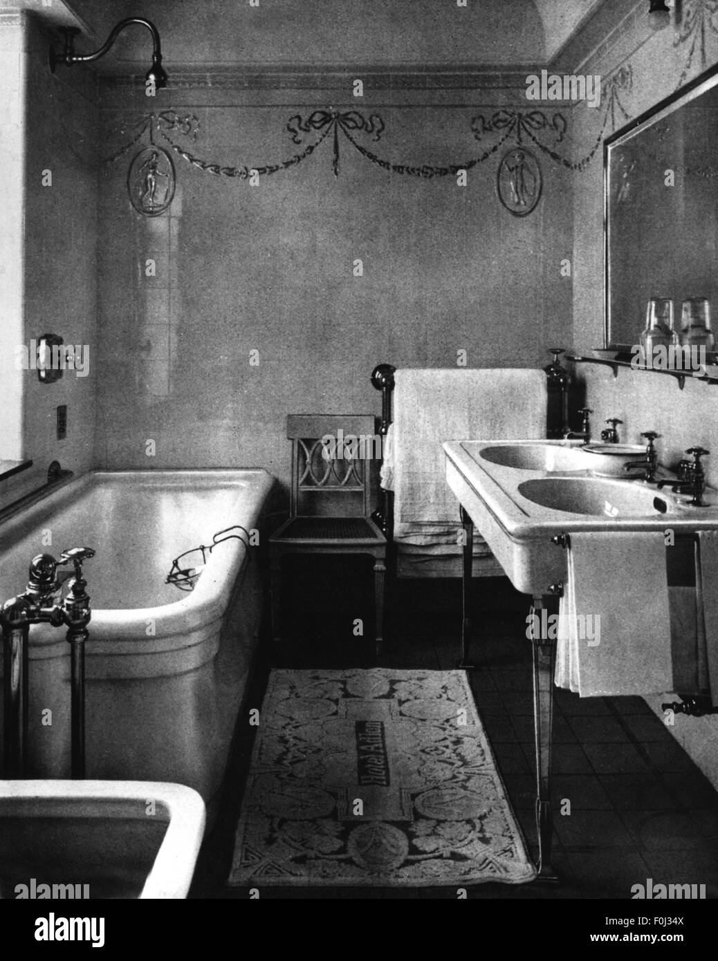 bathing, bathrooms, bathroom at the Hotel 'Adlon', Berlin, circa 1907, Additional-Rights-Clearences-Not Available Stock Photo