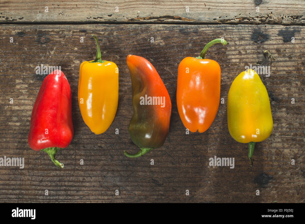 Yello peppers hi-res stock photography and images - Alamy