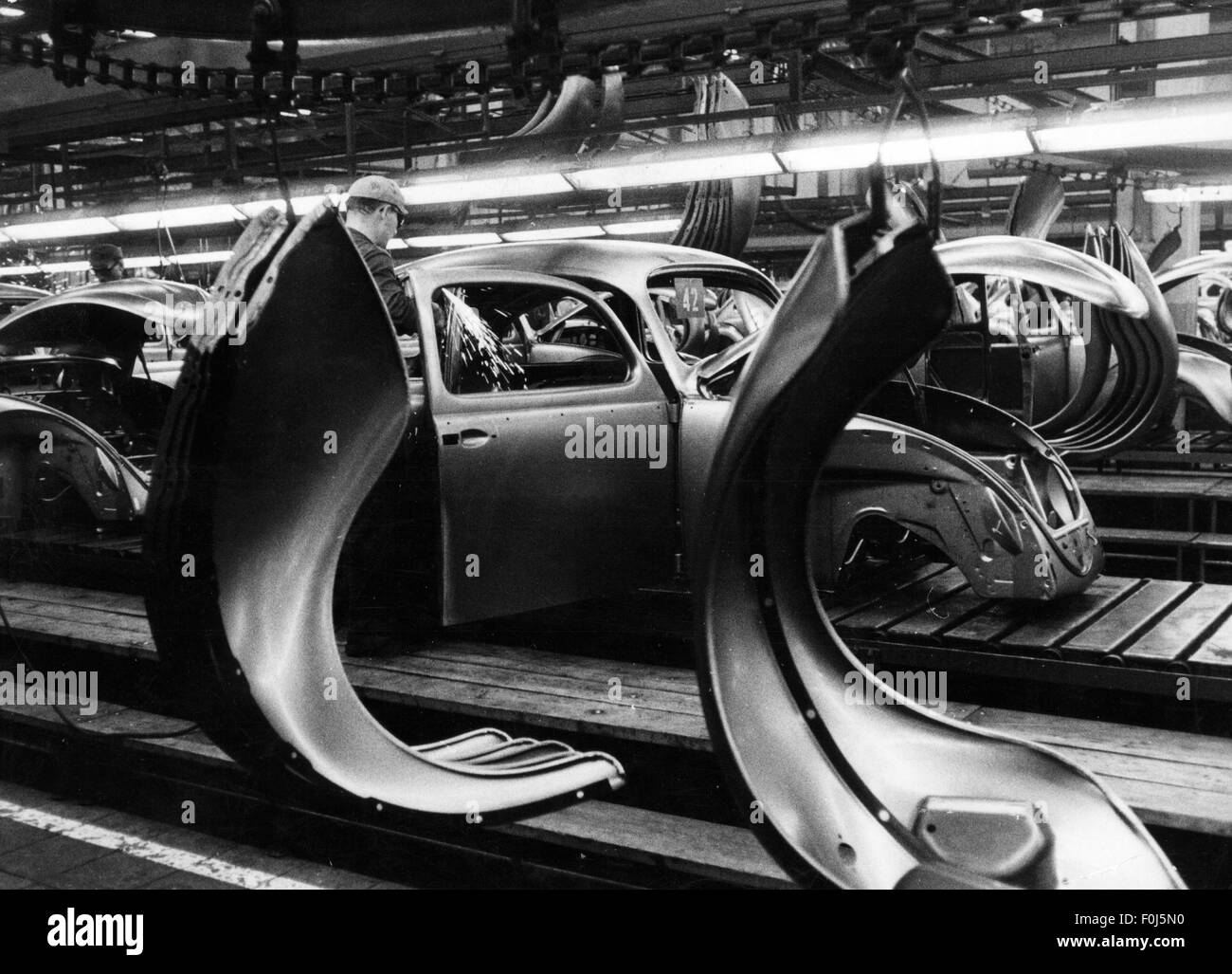 industry, car industry, production of the VW beetle, welder, 1960s, Additional-Rights-Clearences-Not Available Stock Photo