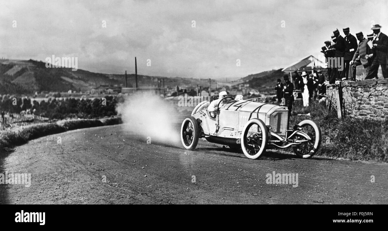 Sailer, Max, 20.12.1882 - 5.2.1964, German athlete  (racing driver) and manager, half length, on Mercedes, during of the Grand Prix of France, Lyon, 4.7.1914, Stock Photo