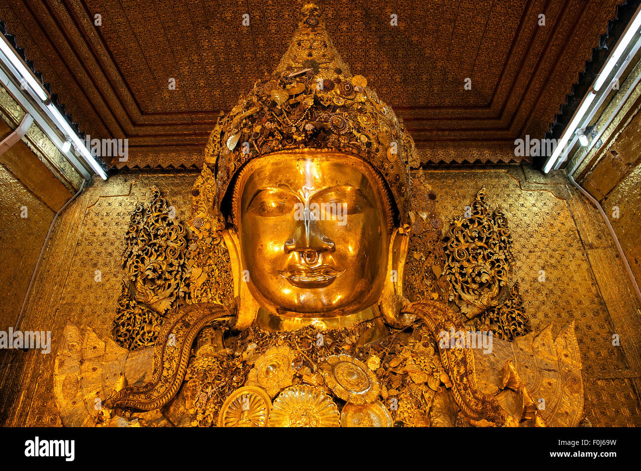 Mahamuni Buddha statue, Mahamuni Pagoda, Mandalay, Division Mandalay, Myanmar Stock Photo