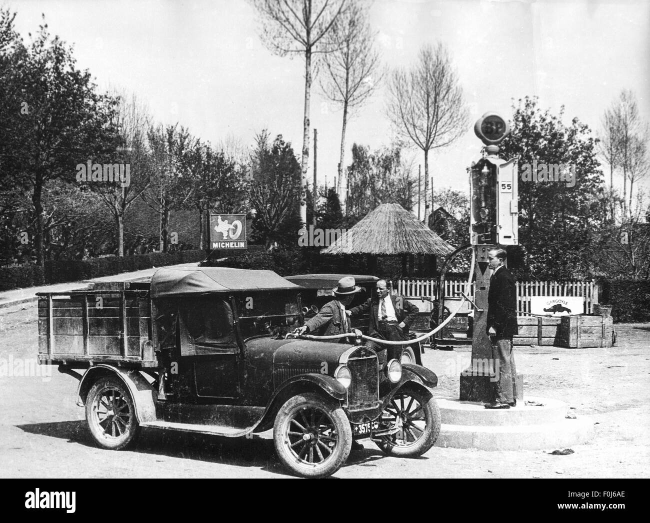 transport / transportation, car, service station of the BP (British Petrol), 1920s, 20s, 20th century, historic, historical, hand operated pump, hand operated pumps, delivery van, light delivery truck, delivery vans, light delivery trucks, lorries, truck, trucks, advertising, Michelin, automobile, automobiles, car, cars, pickup, pickup car, fill up, filling up, filled up, fills up, filled up, top up, fill up the tank, service, services, attention, maintenance, service, maintenances, people, nostalgia, Additional-Rights-Clearences-Not Available Stock Photo