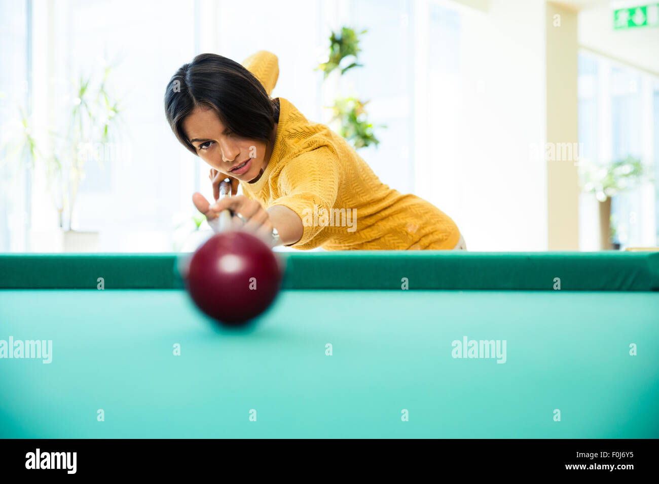 Female billiards player hi-res stock photography and images - Alamy
