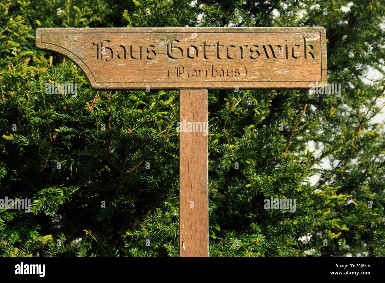 Wegweiser zur Wasserburg Haus Goetterswick, ehemals Pfarrhaus, Voerde-Goetterswickerhamm, Niederrhein, Ruhrgebiet, Nordrhein-Westfalen Stock Photo