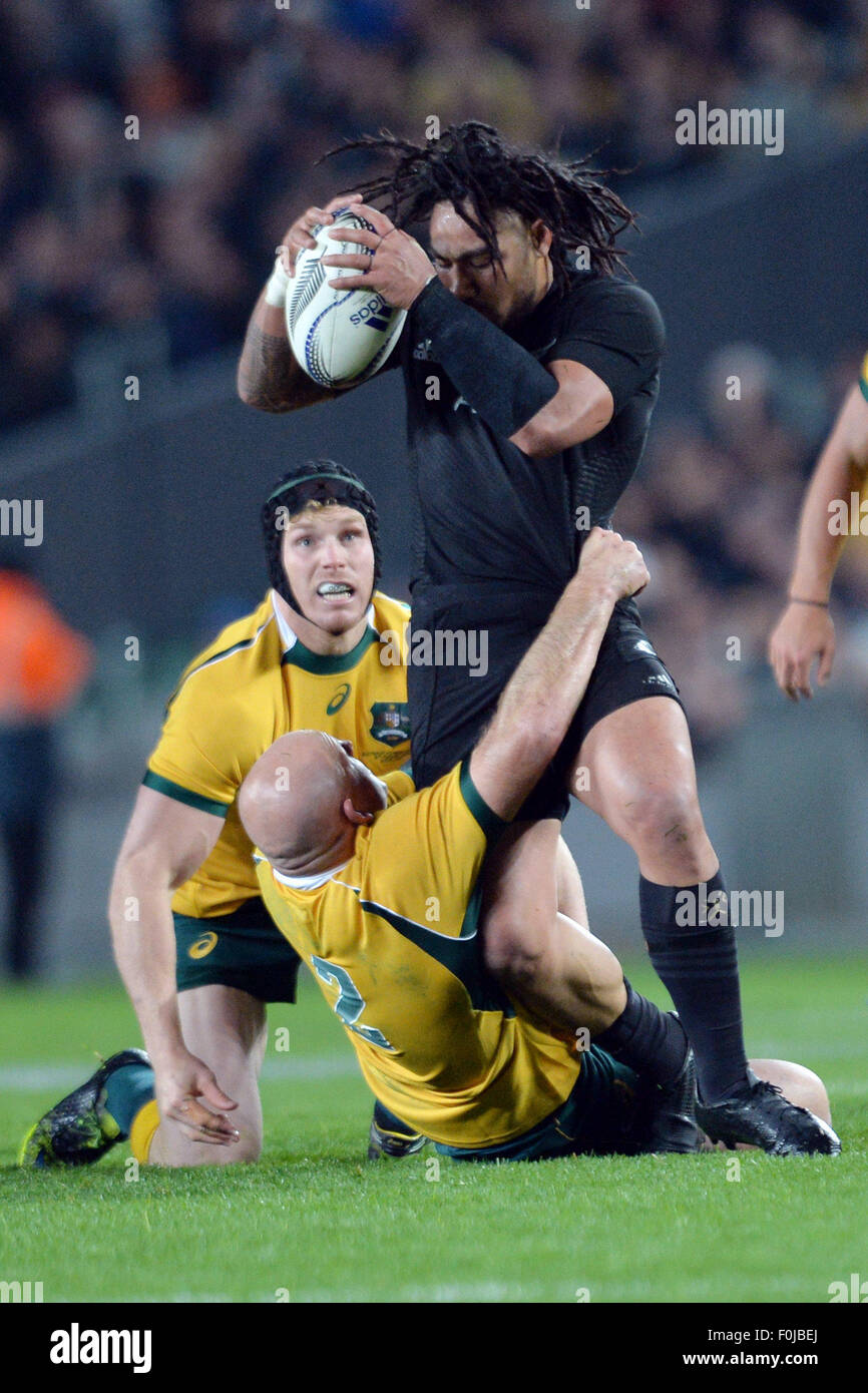 Auckland, New Zealand. 15th Aug, 2015. Auckland, New Zealand - August 15, 2015 - Maa Nonu of the All Blacks controls the ball against Stephen Moore of the Wallabies during The Rugby Championship match between the New Zealand All Blacks and the Australia Wallabies at Eden Park on August 15, 2015 in Auckland, New Zealand. Credit:  dpa/Alamy Live News Stock Photo