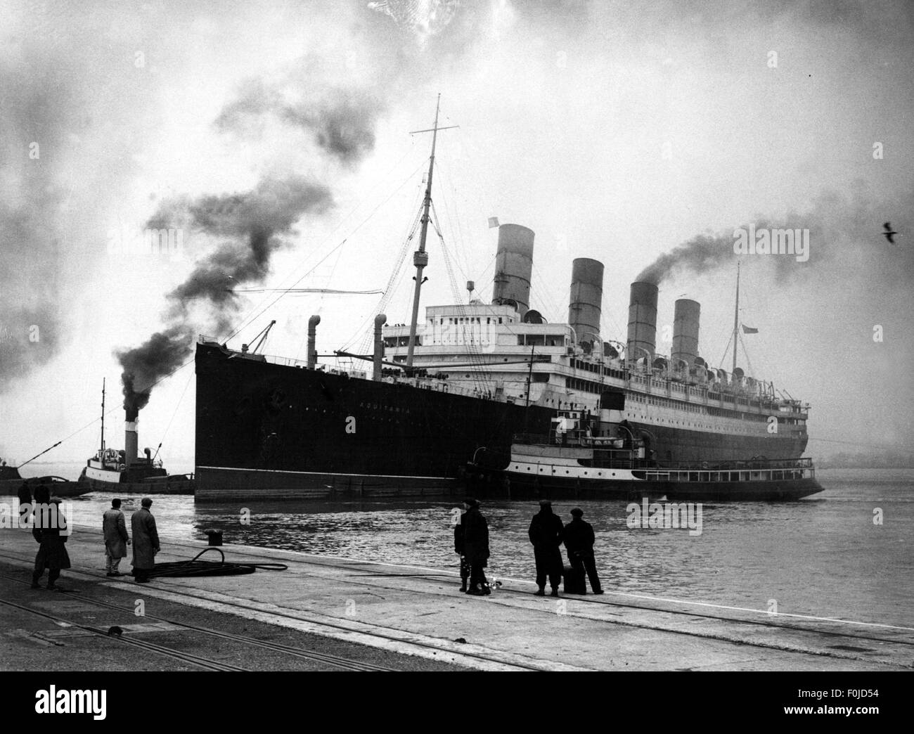 transport / transportation, navigation, steamship, "Aqutiania", leaving Southampton, to the USA, 1950, Additional-Rights-Clearences-Not Available Stock Photo