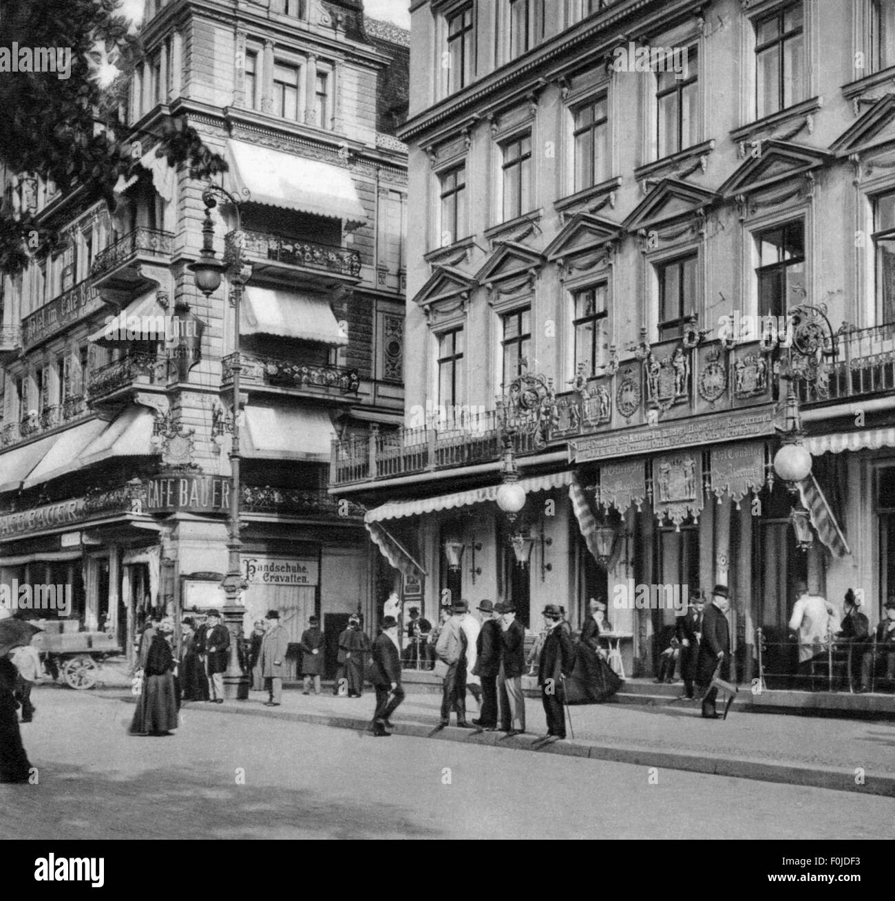 geography / travel, Germany, Berlin, gastronomy, 'Cafe Kranzler' and 'Cafe Bauer', Unter den Linden, corner Friedrichstrasse, exterior view, 1900, Additional-Rights-Clearences-Not Available Stock Photo