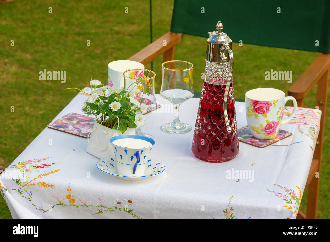 Picnic table cloth hi-res stock photography and images - Alamy