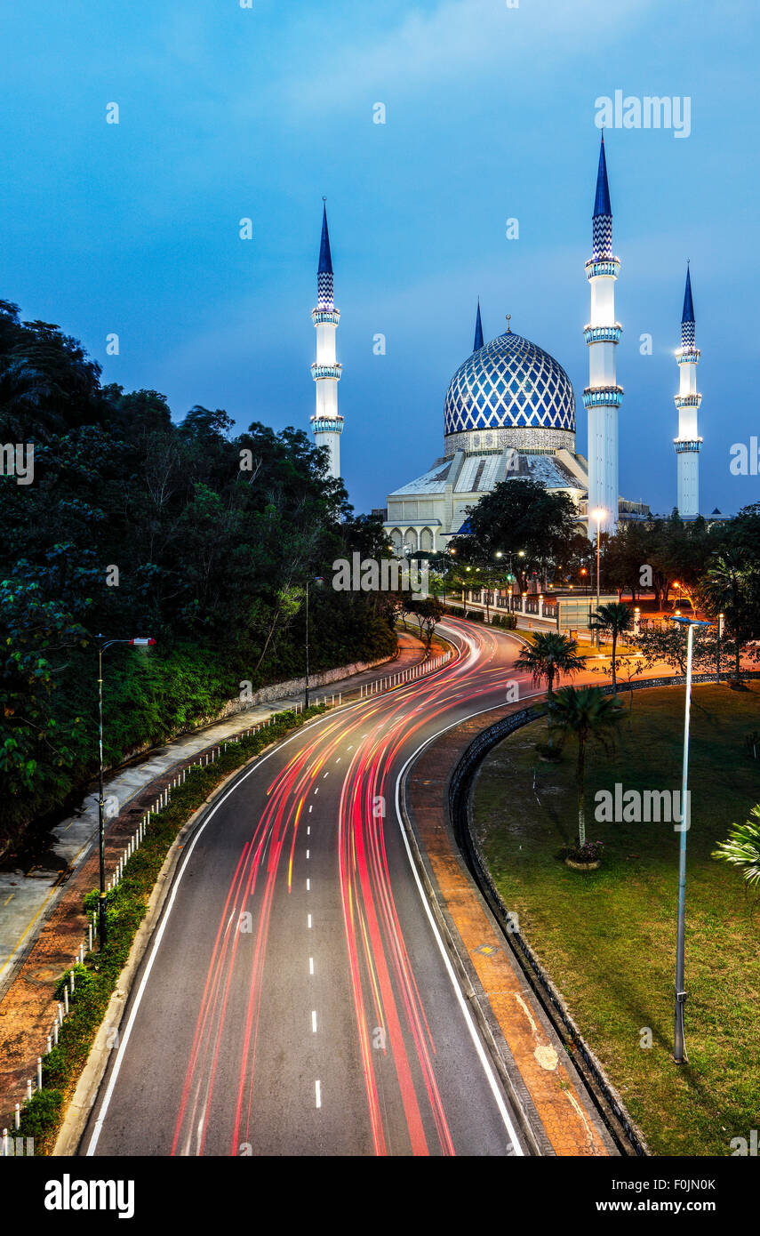 The Sultan Salahuddin Abdul Aziz Shah Mosque In Shah Alam Malaysia Stock Photo Alamy