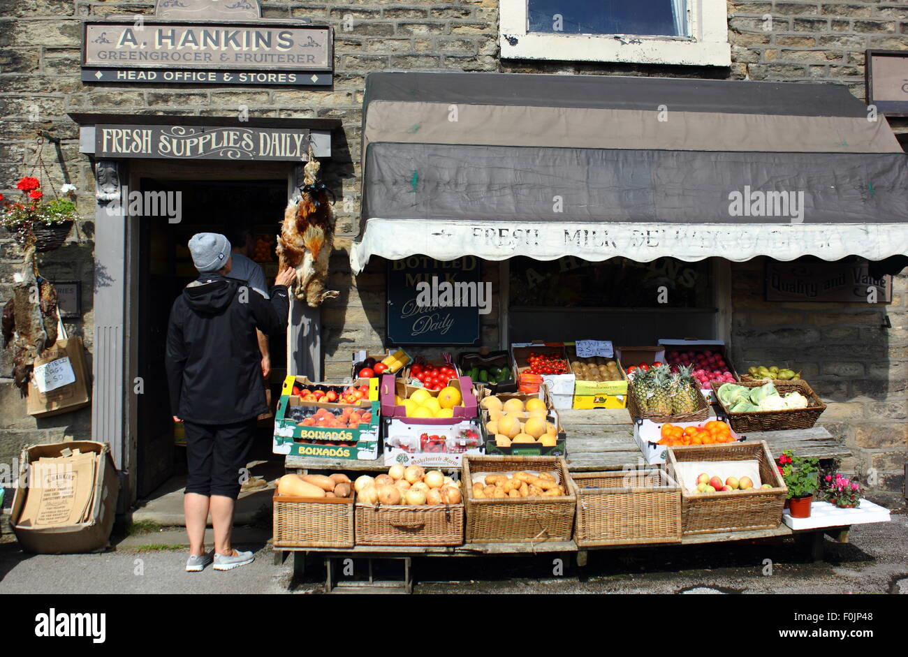 'Hankins Greengrocer and Fruiterer' in Hayfield, Derbyshire - used as a filming location by the BBC for The Village. Stock Photo