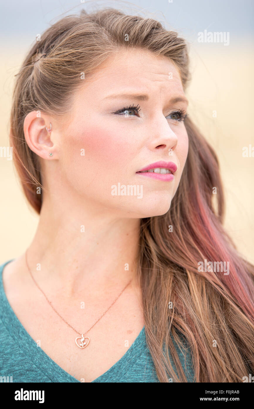 Young women portrait posing in a large wheat field Stock Photo - Alamy