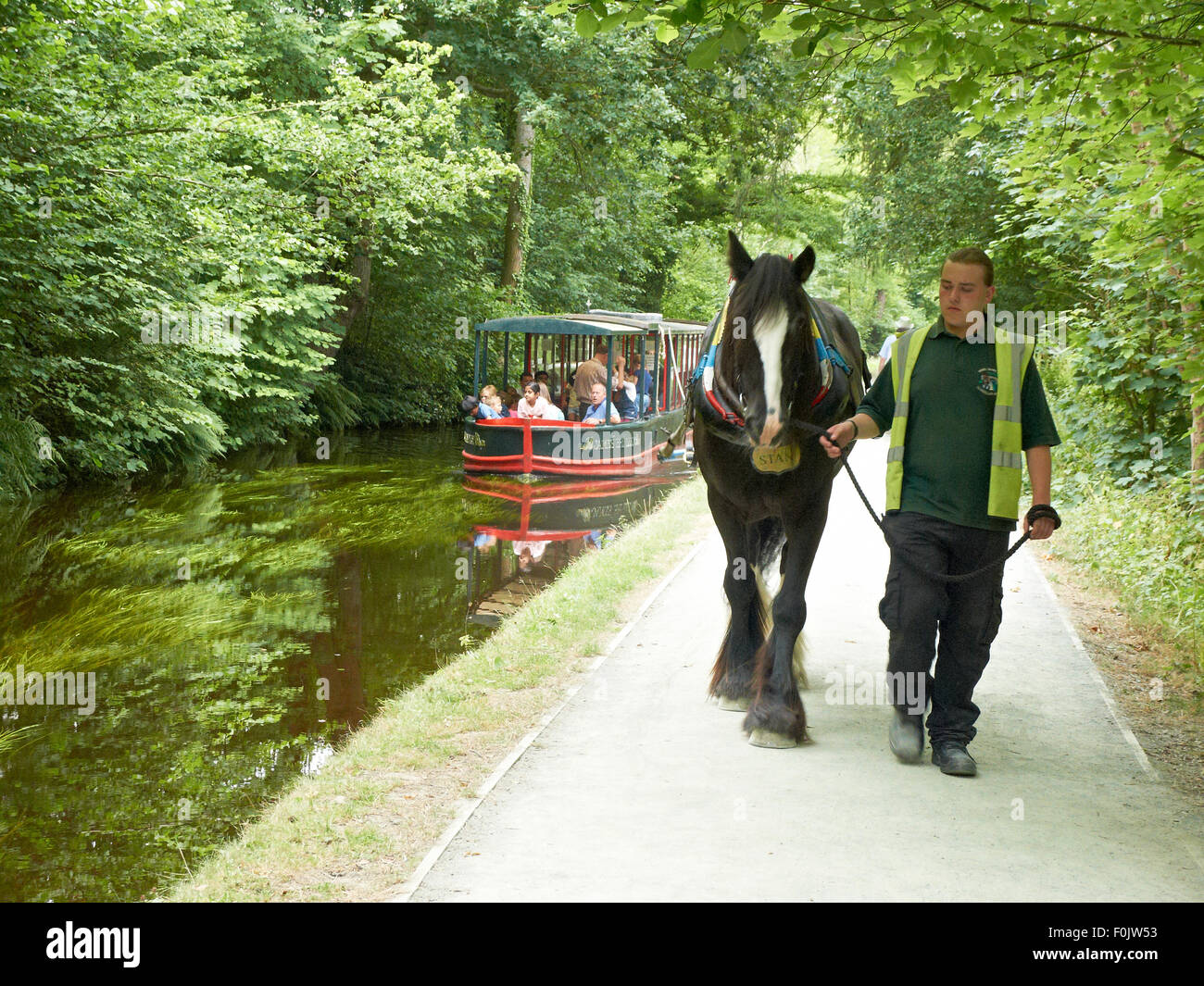 Horses pulling boat hires stock photography and images Alamy