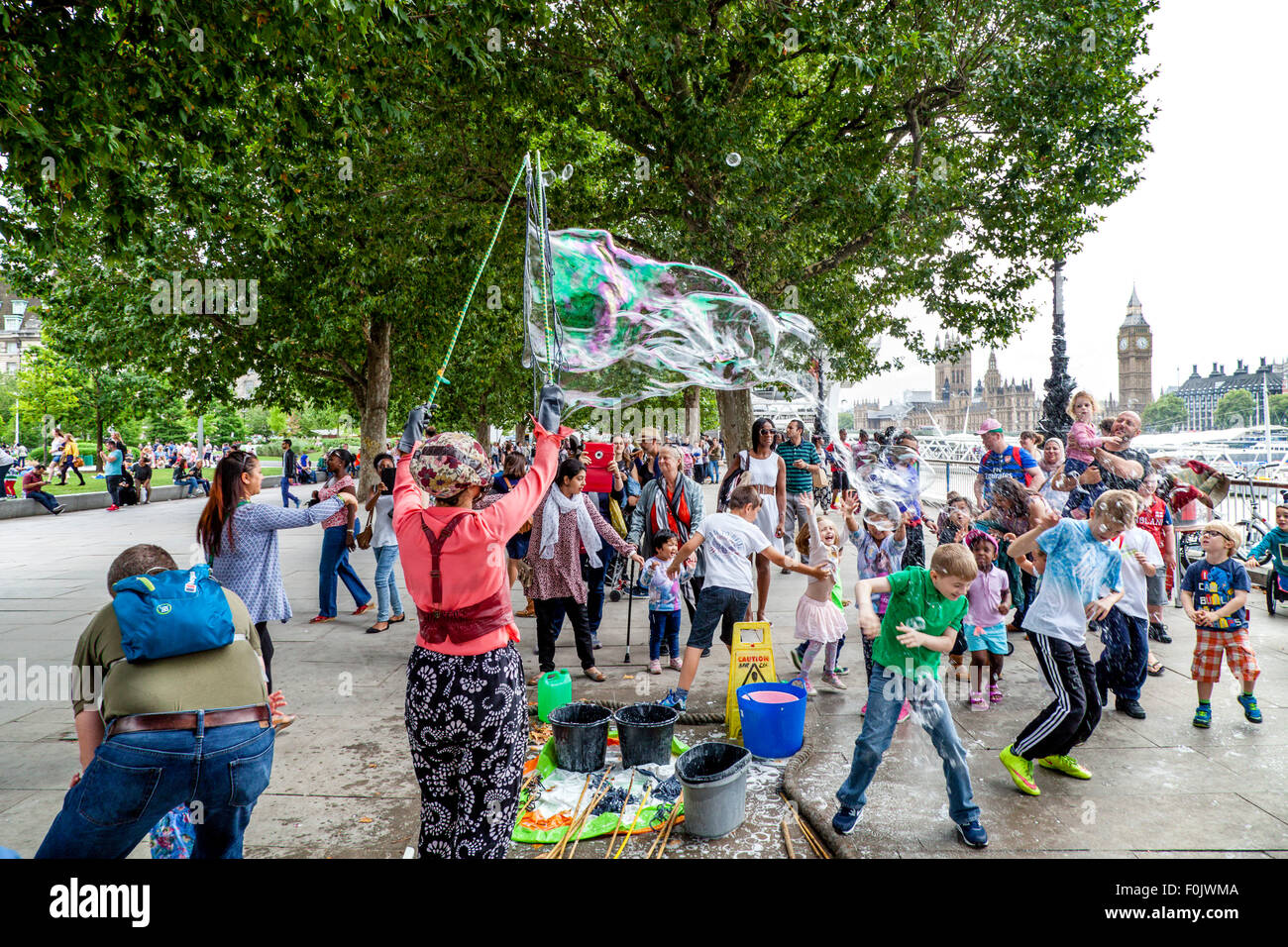 A Street Entertainer and Her Bubble Show, The Southbank, London, England Stock Photo