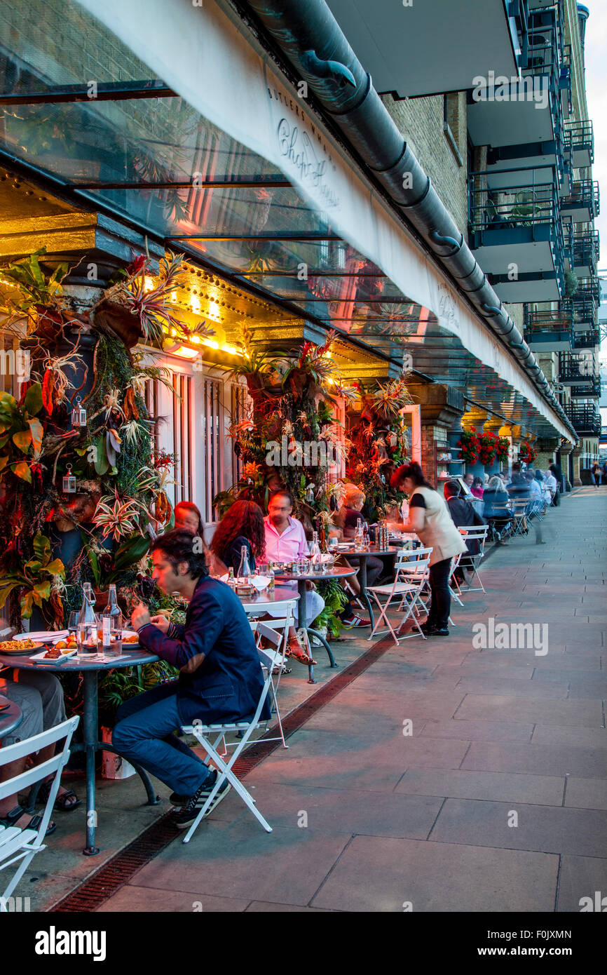 People Dining At The Butlers Wharf Chop House, London, England Stock Photo