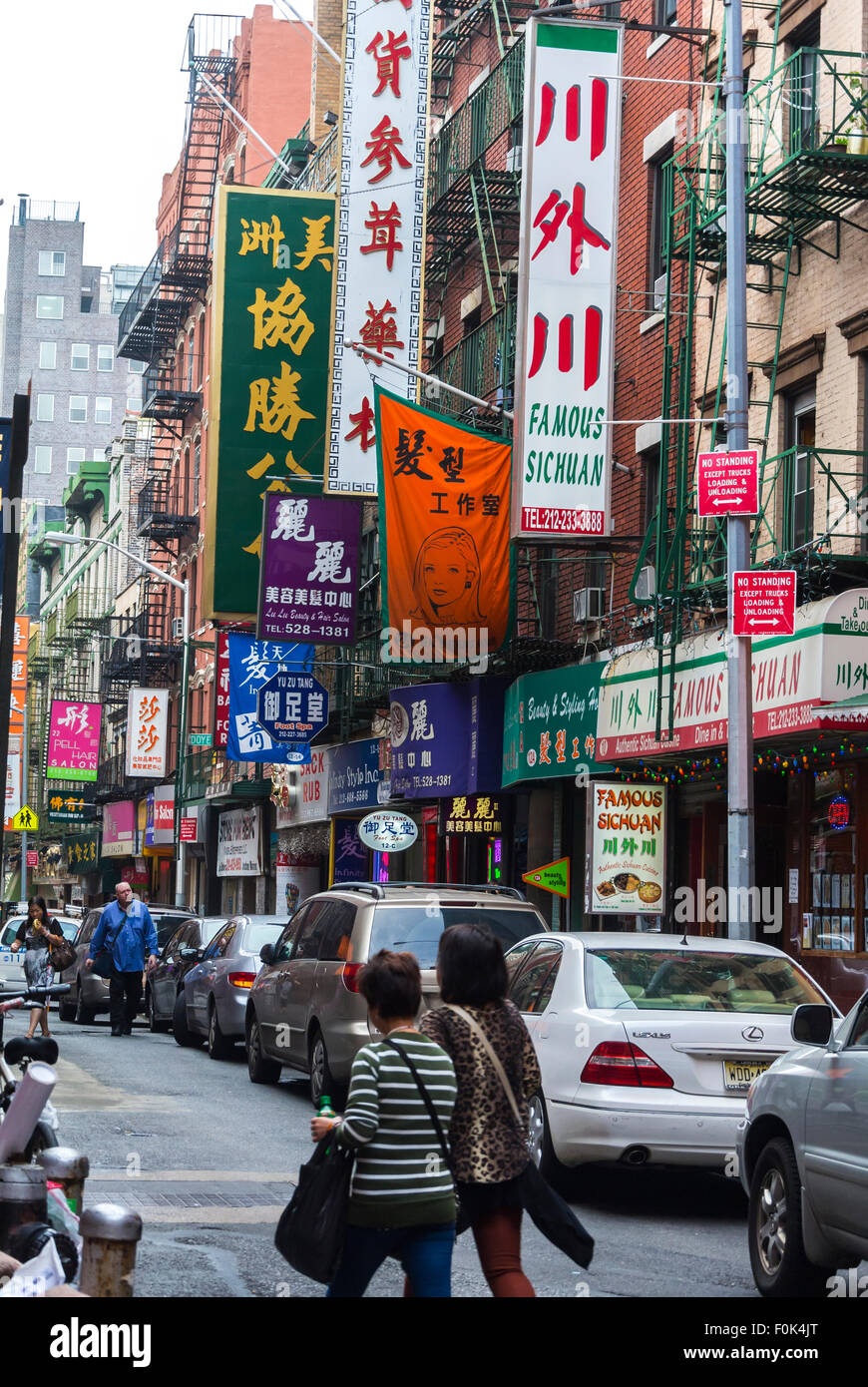 New York City, USA, Shopping Street Scenes, Chinatown District, Chinese Language, Signs, city colour, poor neighborhood usa Stock Photo