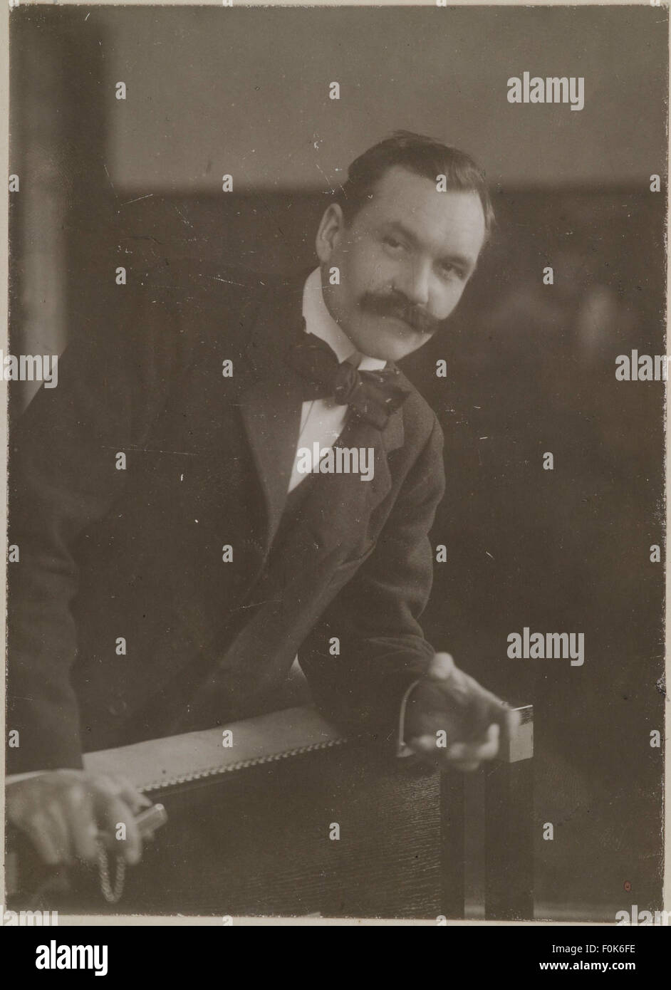 Axel Gallén, wearing a suit, in Vienna, ca.1907. Axel Gallén, wearing a suit, in Vienna, ca1907 Stock Photo