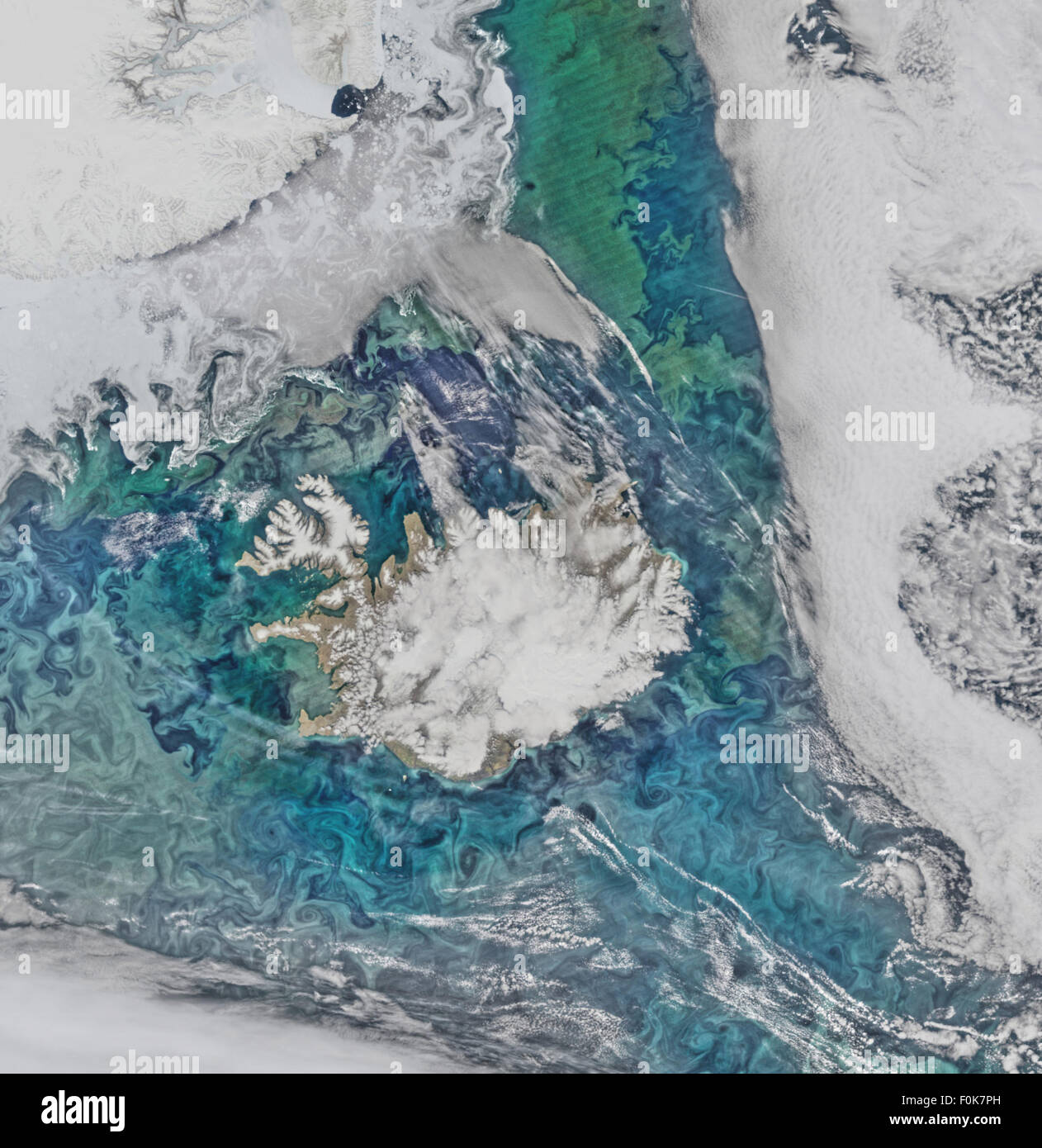 Phytoplankton communities and sea ice limn the turbulent flow field around Iceland in this Suomi-NPP/VIIRS scene Stock Photo