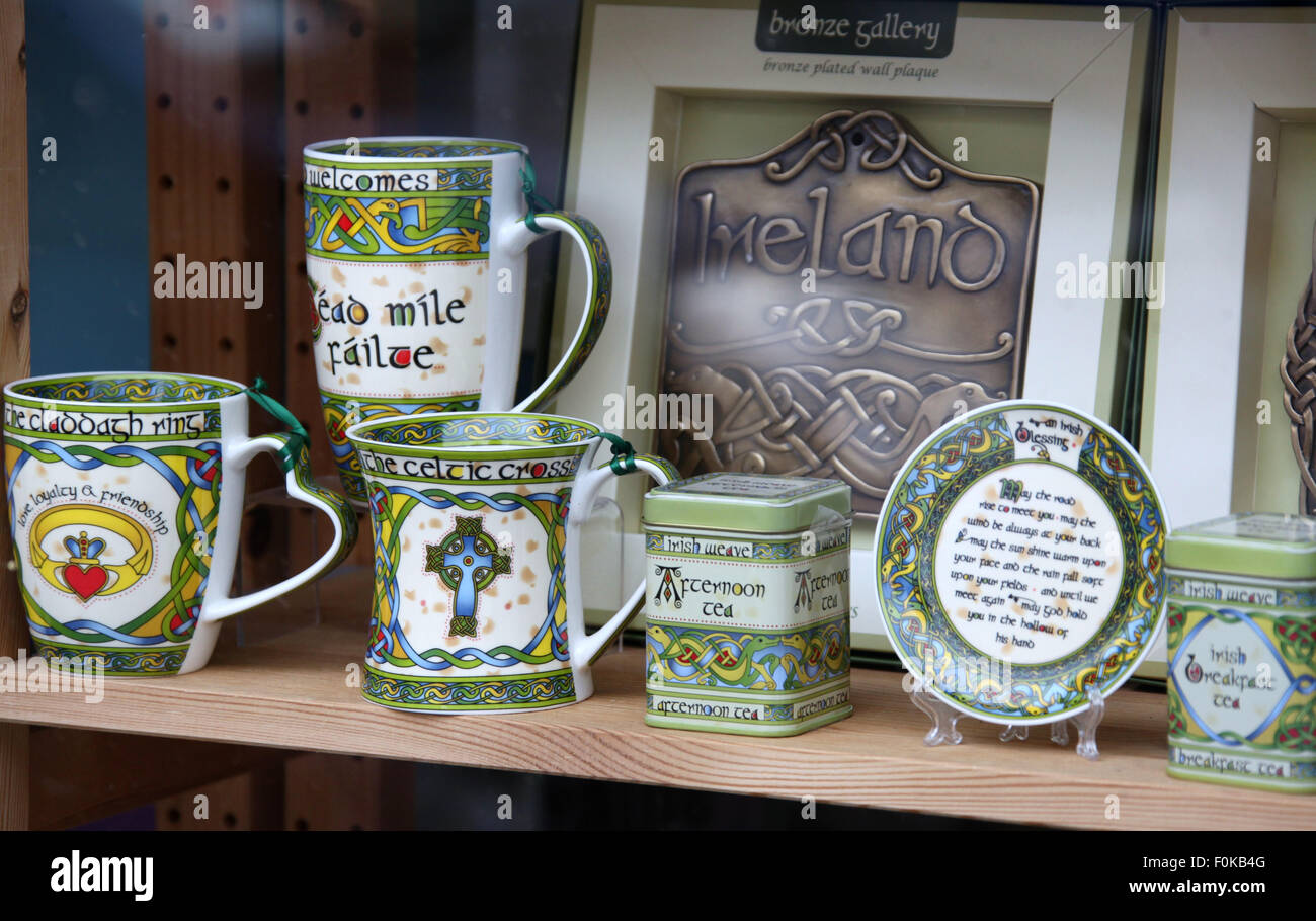 Souvenirs of Ireland in a Shop Window Stock Photo Alamy